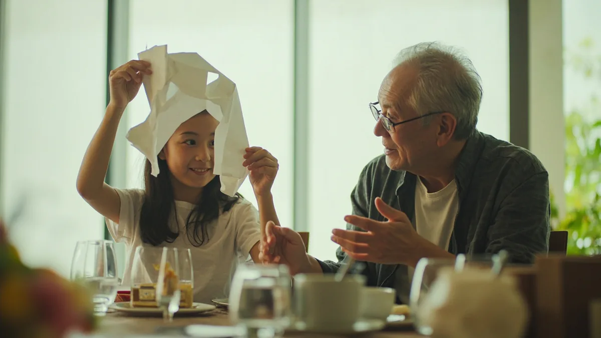 A young person shows a finished craft to an admiring adult, illustrating “impressive” in Chinese: 真厉害 (zhēn lìhai)